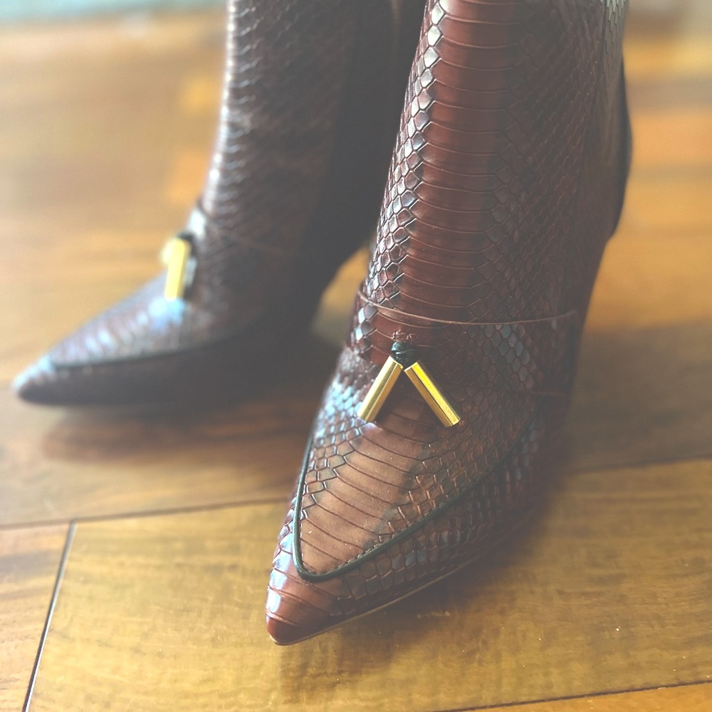 Louise et Cie Shiro Embossed Leather Stiletto Ankle Boots Brand New (no box )